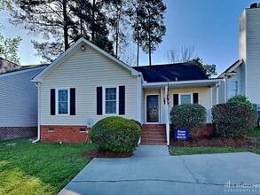 Building Photo - 210 Village Walk