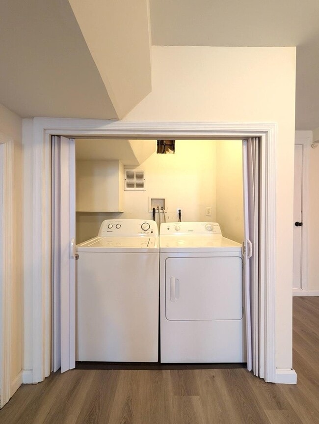 Building Photo - 246 Whiton St