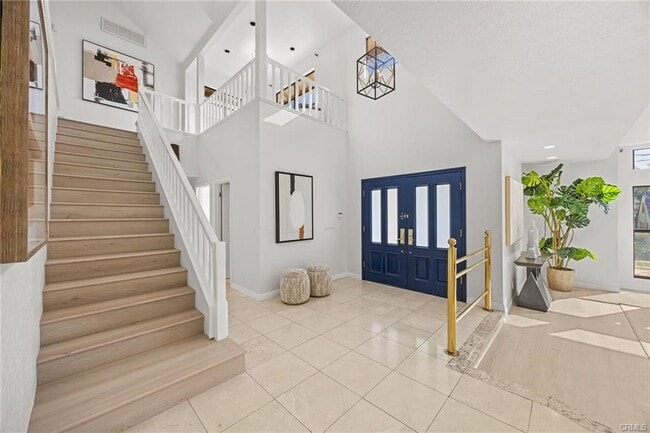 Building Photo - 673 S Mentor Ave