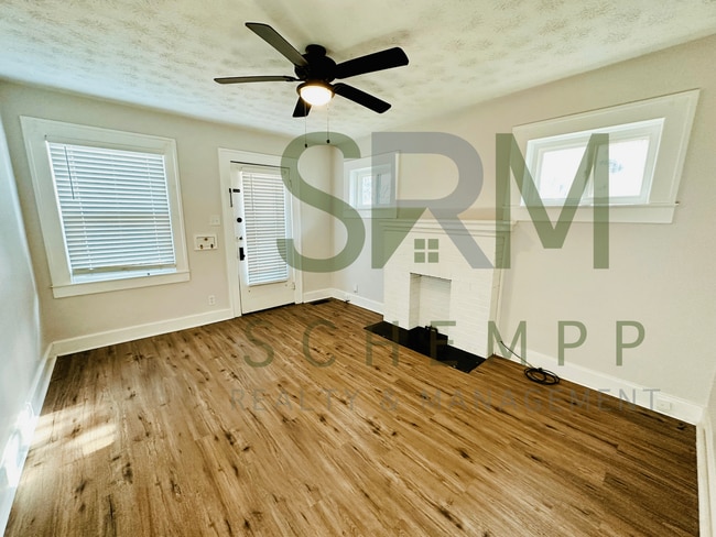 Building Photo - Remodeled 1 bedroom duplex with off street parking near Iroquois Park!