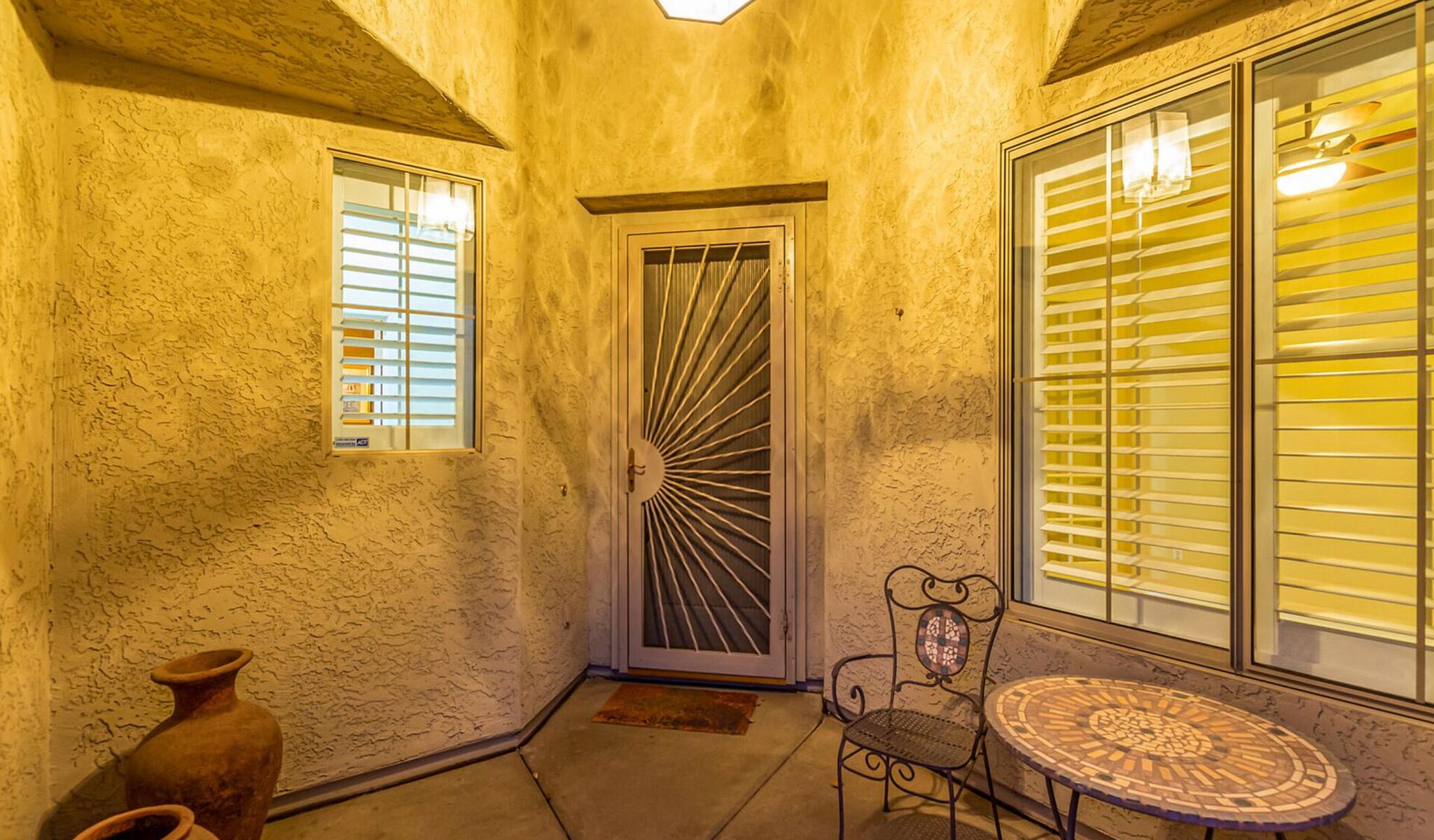 Building Photo - 892 W Raven Dr