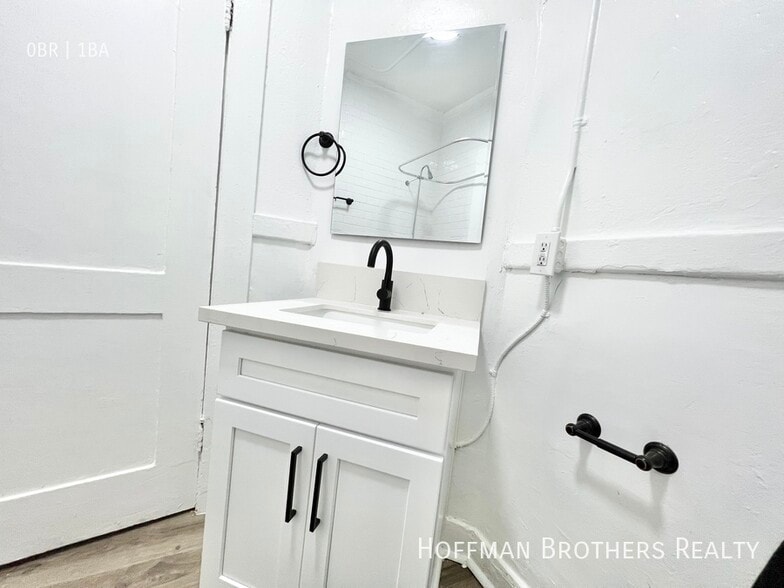 Building Photo - 1518 S Hope St