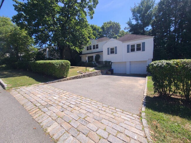 Primary Photo - Scarsdale Rental Fully Updated 4 bedroom p...