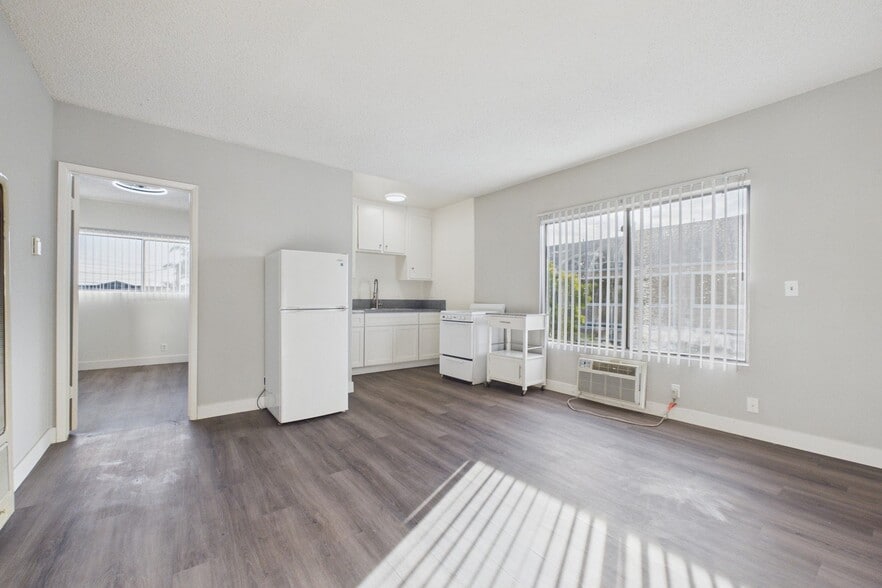 Building Photo - Cedar Court Apartments