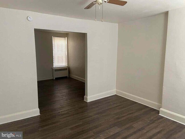 Building Photo - 1857 E Lippincott St