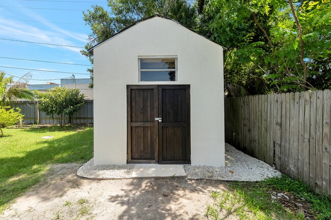 Building Photo - 7703 Southside Ln