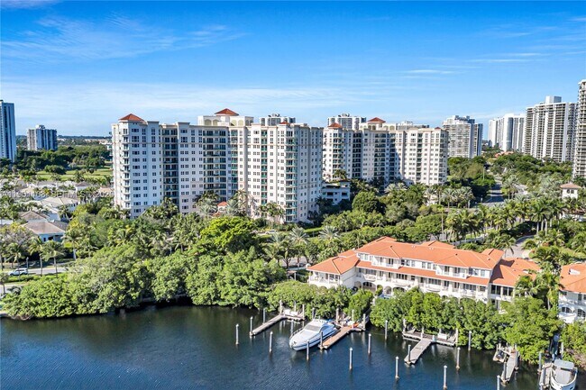 Building Photo - 19900 E Country Club Dr