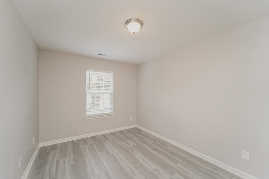 Building Photo - 802 Wesley Alan Ln