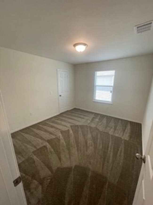 Building Photo - 813 Sandhill Branch Dr