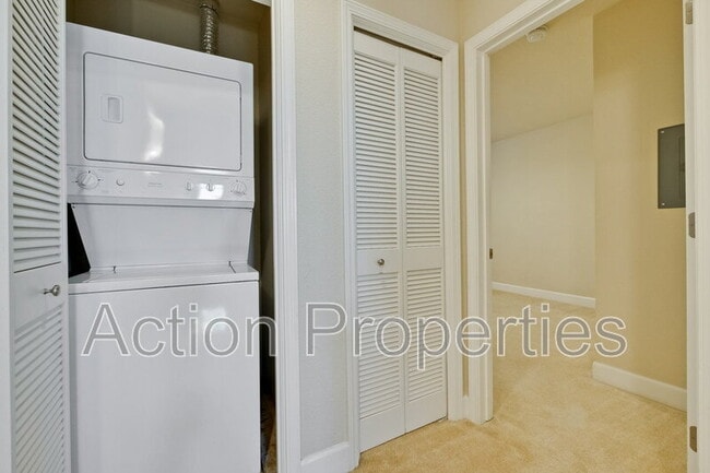 Building Photo - 1765 E Bayshore Rd