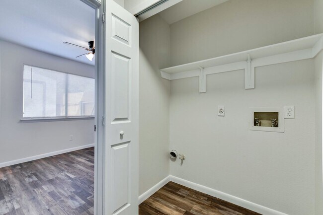 Building Photo - 124 W William Cannon Dr