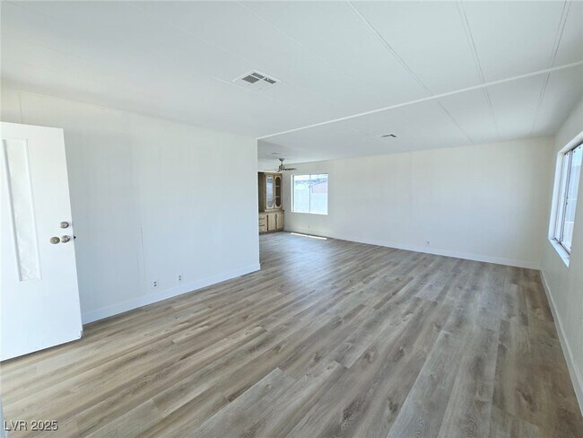 Building Photo - 220 Hopi Ln