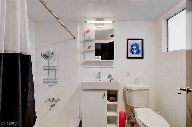 Building Photo - 1558 Aztec Way