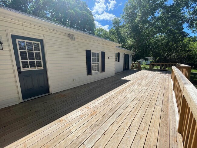 Building Photo - 5656 Racin Dr