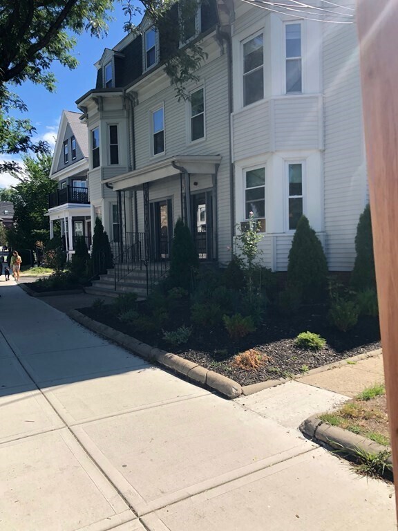 Primary Photo - 54 College Ave