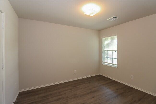 Building Photo - 2732 Atlas Dr