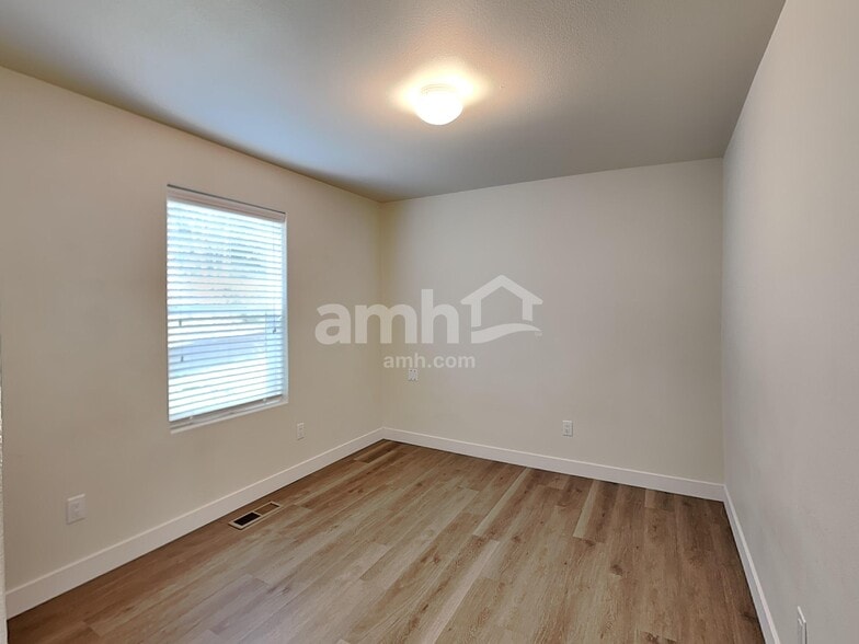 Building Photo - 1719 Blacktail Ln