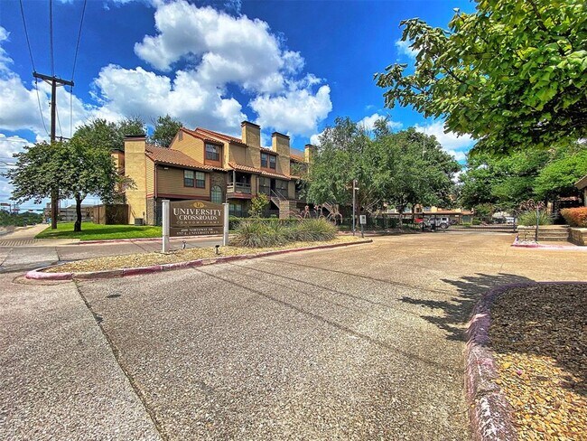 Building Photo - 5757 E University Blvd