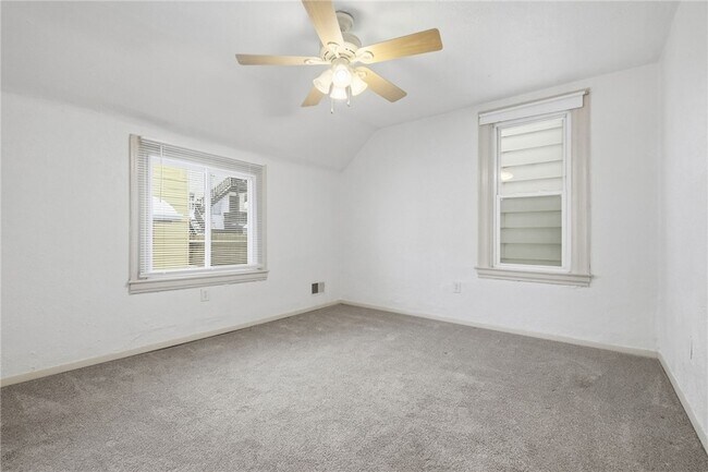 Building Photo - 112 De Witt Street Unit