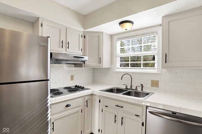 Building Photo - 6742 Hillside Ave