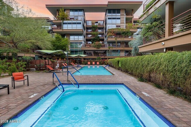 Building Photo - 7117 E Rancho Vista Dr