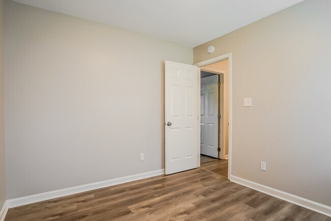 Building Photo - 3604 Greywood Dr