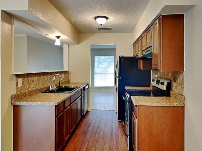 Building Photo - Cozy 3bd/1.5bth Home!!