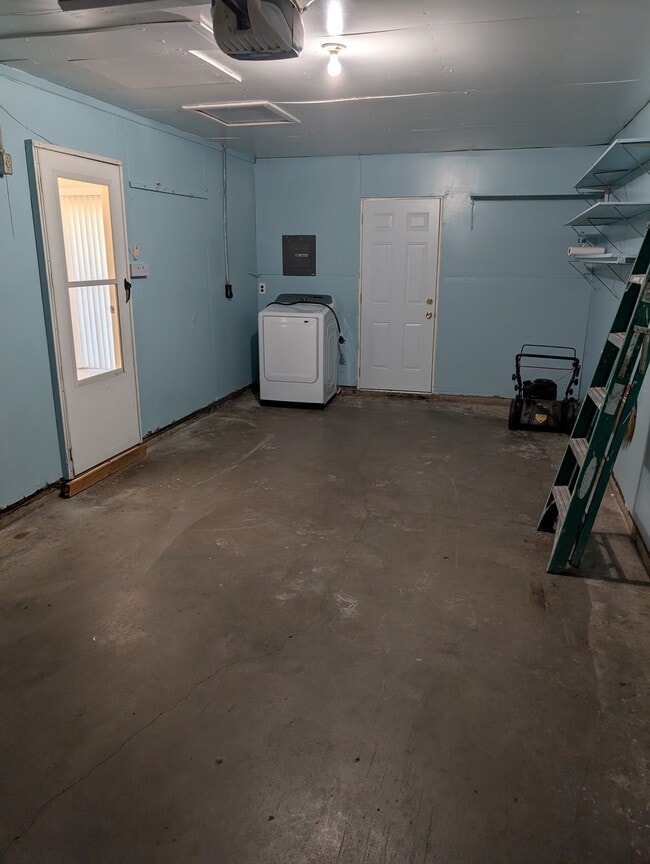 Building Photo - 902 S Duncan Rd