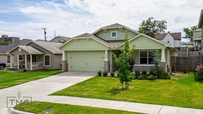 Building Photo - MOVE-IN SPECIAL!! | $500 Credit When You A...