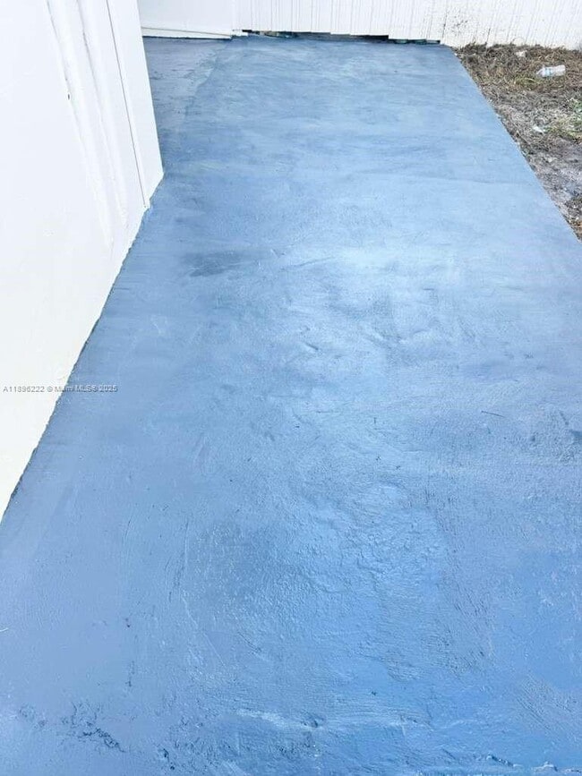 Building Photo - 337 SE 23rd Ave