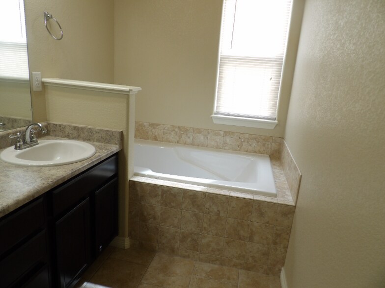 Building Photo - 6127 Journey Dr