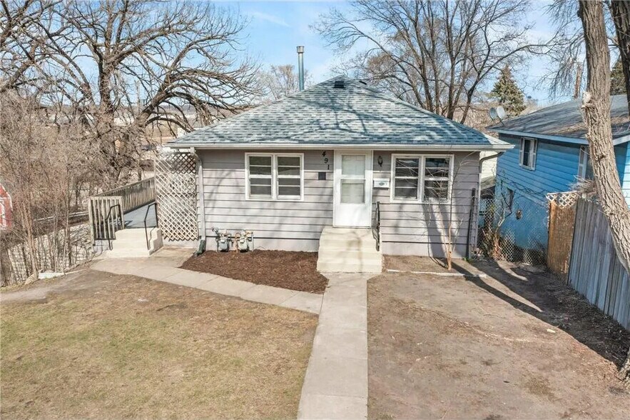 Building Photo - 491 Sidney St E