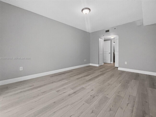 Building Photo - 2681 N Flamingo Rd