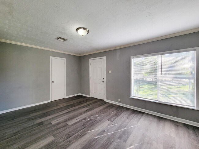 Building Photo - 2330 Cedar Dr