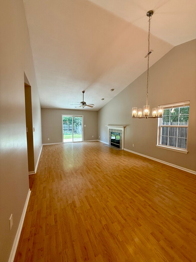 Building Photo - 6065 Woodmill Dr