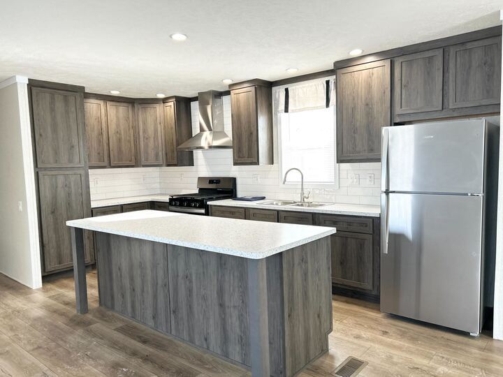 Building Photo - 29909 Flushing Dr