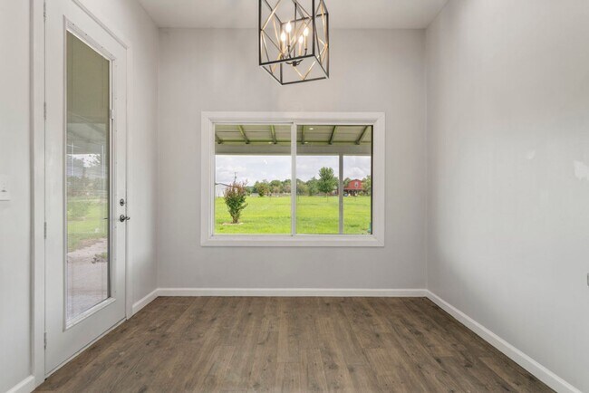 Building Photo - Modern Comfort on 1 Acre in Coweta – Available Now!