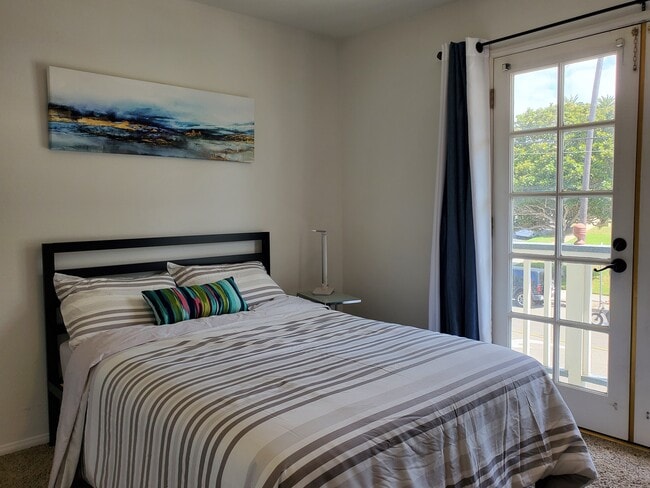 Bedroom view 1 - 301 N Francisca Ave