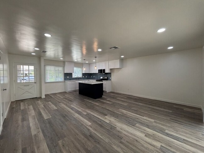 Building Photo - 5704 Wisteria Dr