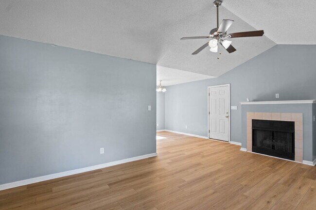 Building Photo - "Charming 3-Bedroom Sanctuary with 2 Full ...