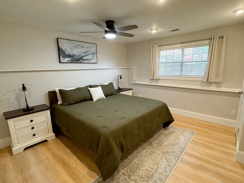 Building Photo - 4056 Lenox Park Dr