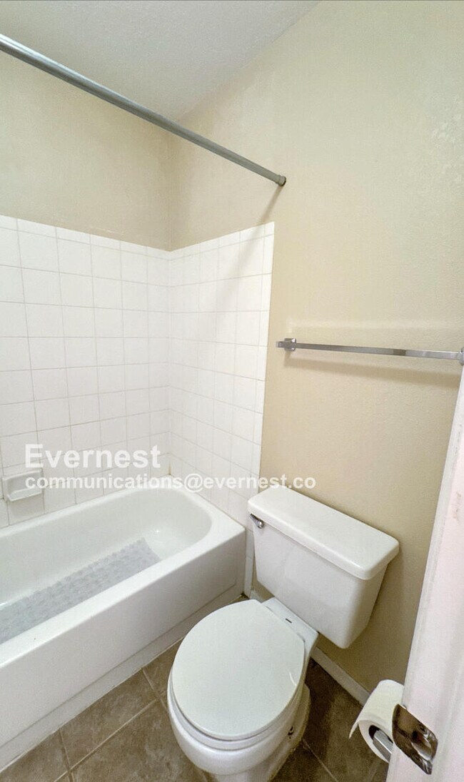 Building Photo - 6655 N Canyon Crest Dr