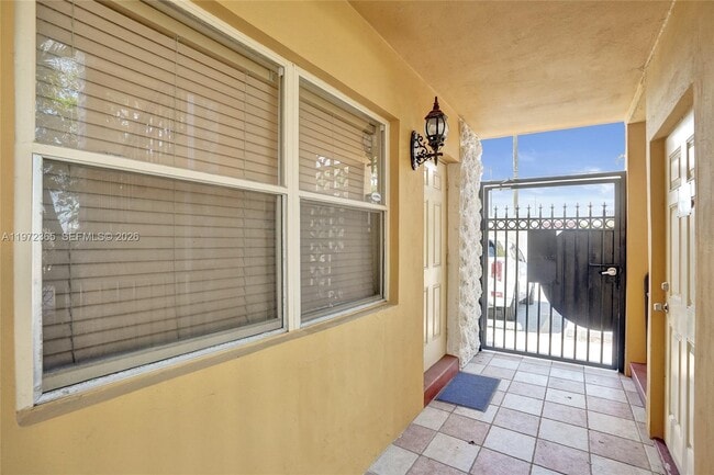 Building Photo - 744 NE 14th Ave