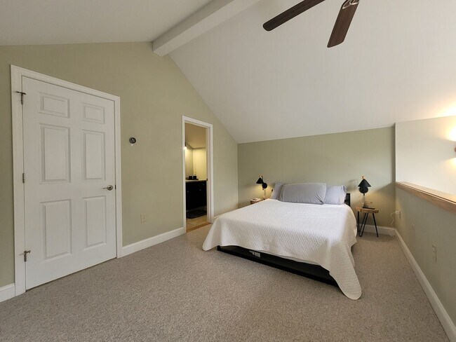 Building Photo - 6 month SUMMER SEASONAL on the River - $500 DISCOUNT!! - $2400/mo 2 bed 2 bath available now!