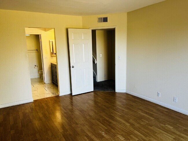 Building Photo - 3036 Avenida Christina