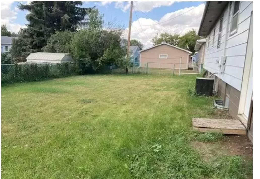 Building Photo - 145 8th Ave E