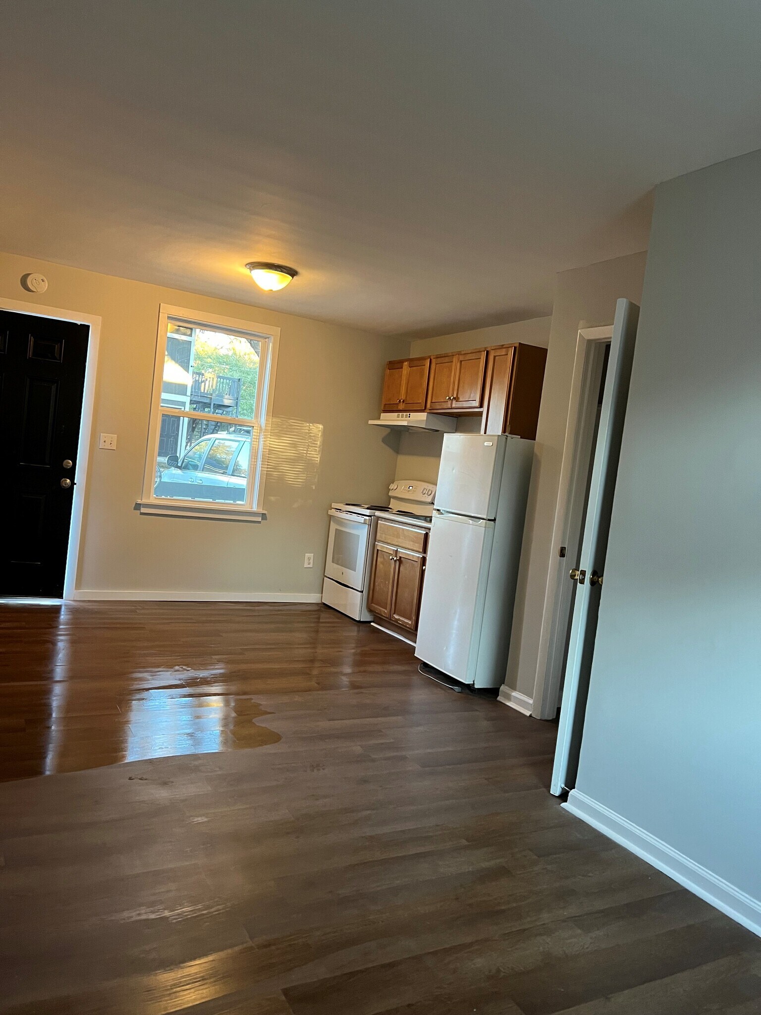 Building Photo - 2413 S Fraser St