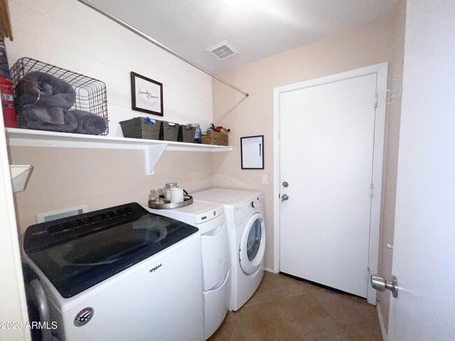 Building Photo - 1077 W Olive Ave