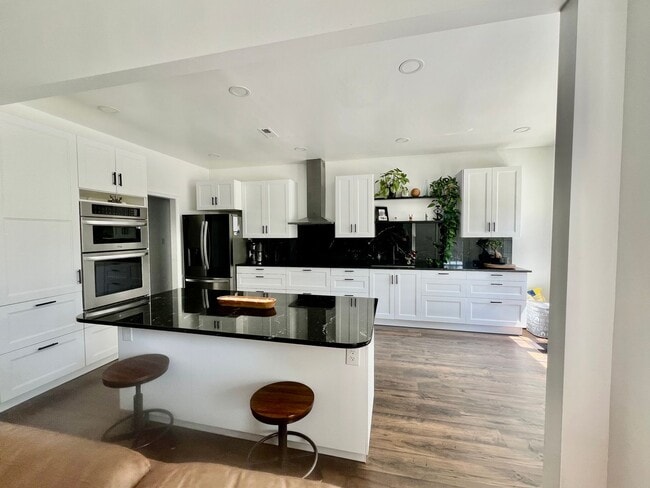 Building Photo - 4BD/2.5BA Gorgeous Home with Fence Backyar...