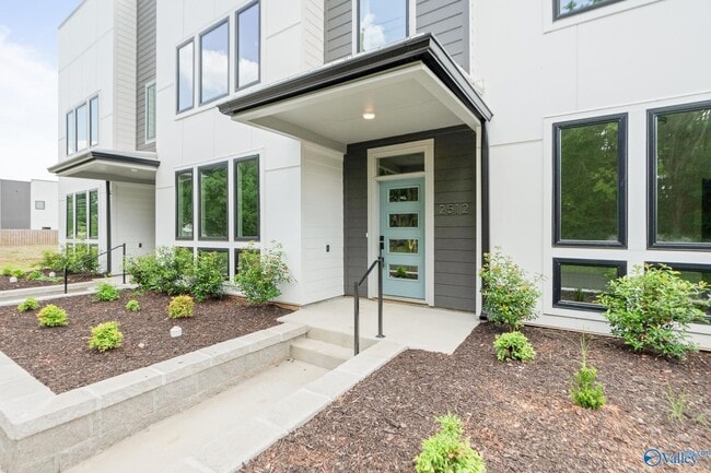 Building Photo - 2512 Freeman Rd SW